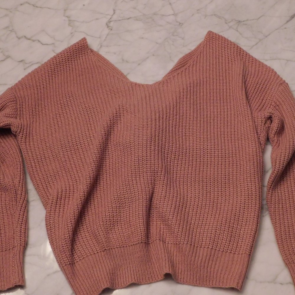 Low back Twist Sweater